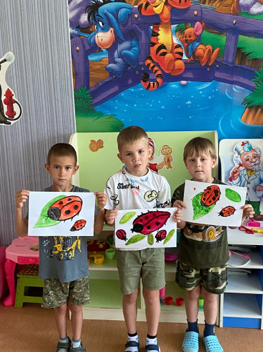 22 июля - День божьих коровок 22 июля - День божьих коровок.